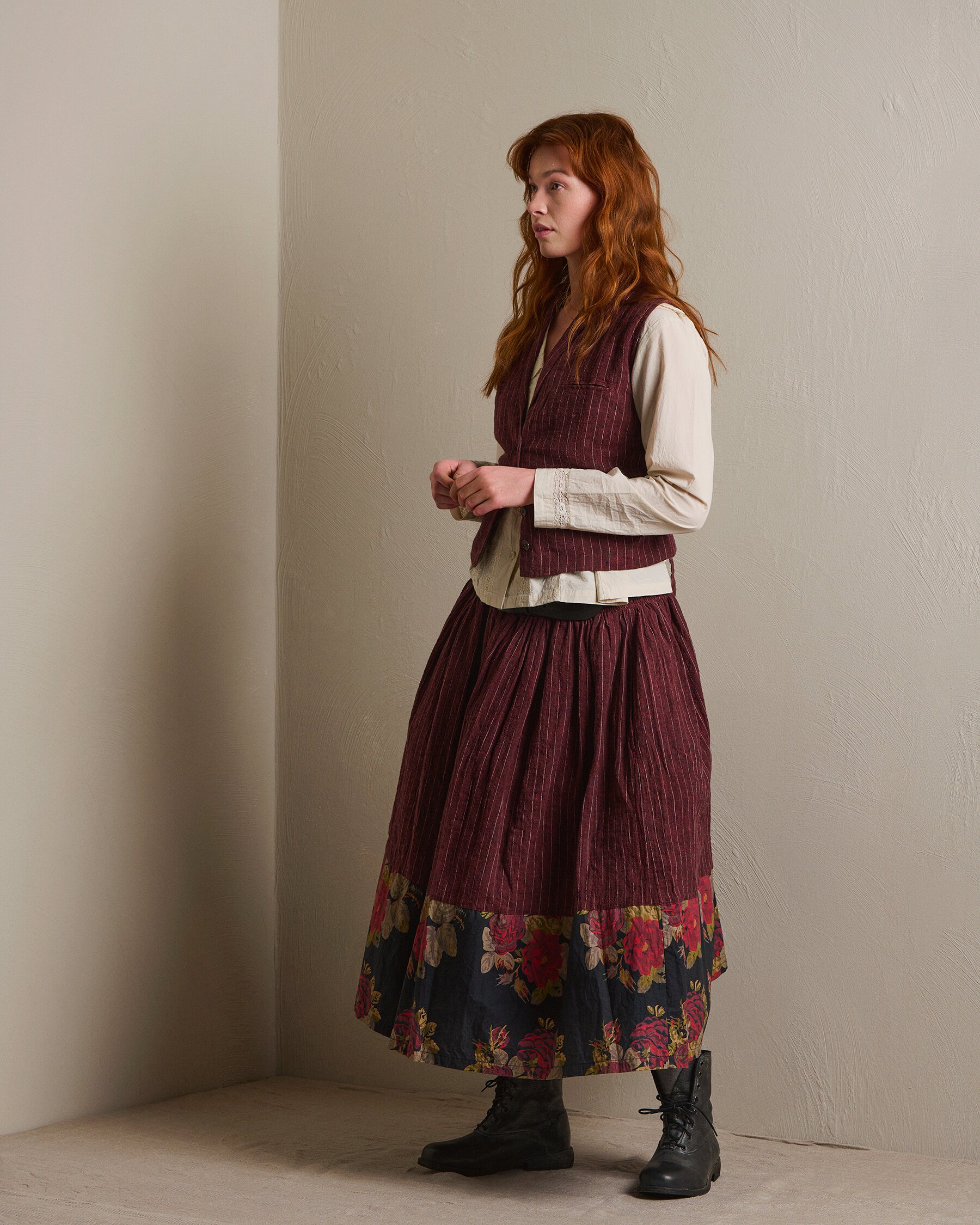 https://www.ewaiwalla.se/pub_docs/files/Ewa-i-Walla---Irela-blouse-Kerstin-kjol-Tula-vest.png