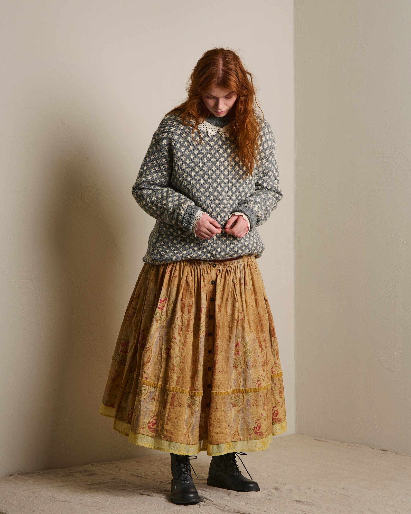 https://www.ewaiwalla.se/pub_docs/files/Ewa-i-Walla---Maida-skirt-Herbert-knit-Birgitte-collar.png