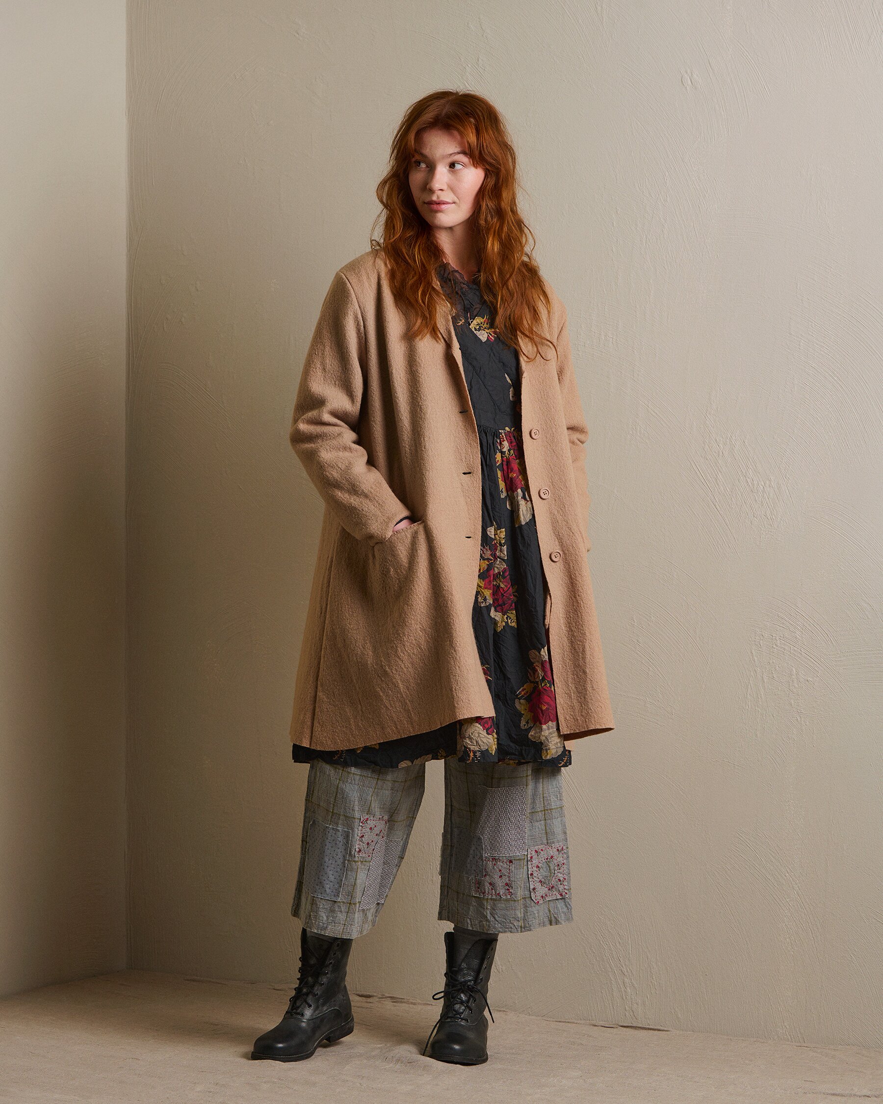 https://www.ewaiwalla.se/pub_docs/files/Ewa-i-Walla---Marie-coat-Nicolette-tunic-Henny-trousers-Look-book.png