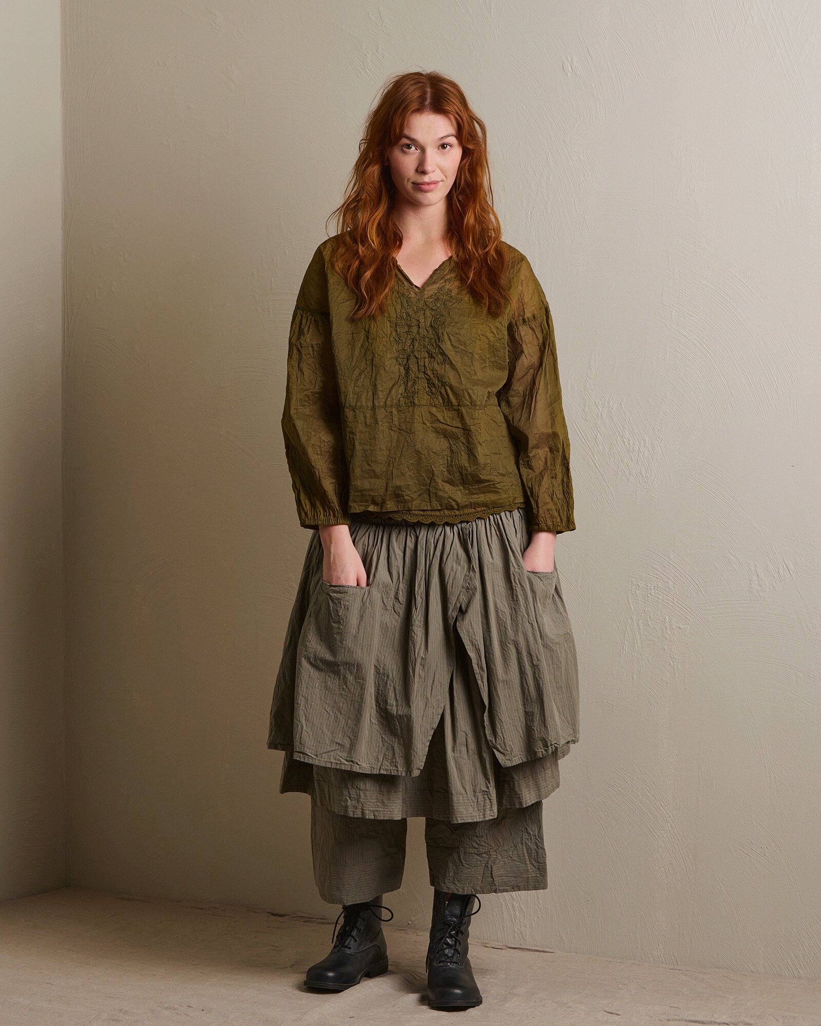 https://www.ewaiwalla.se/pub_docs/files/Ewa-i-Walla---Molly-blouse-Henny-trousers-Leona-skirt.png