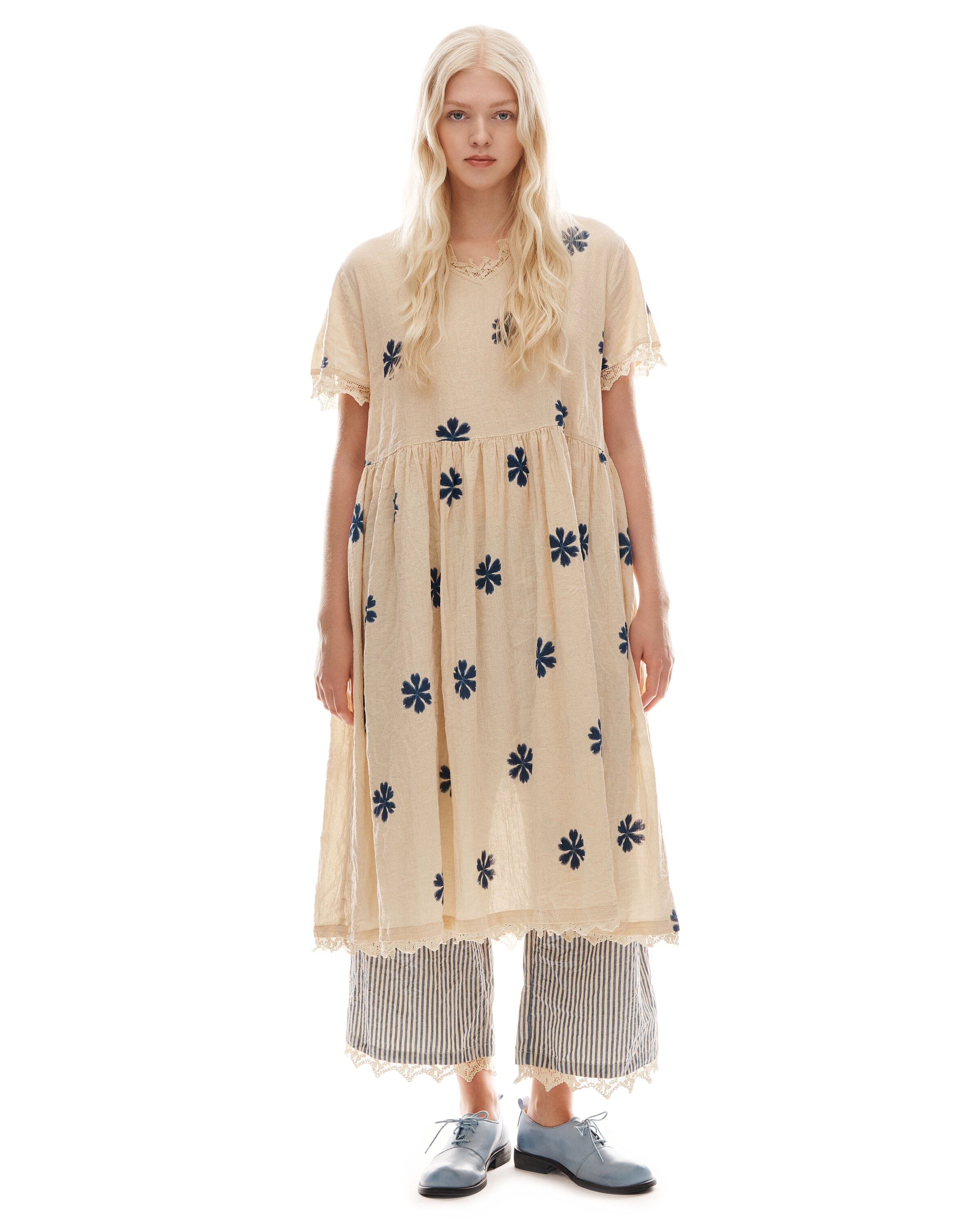 https://www.ewaiwalla.se/pub_docs/files/Ewa-i-Walla---Solbritt-dress-Henny-trousers.png