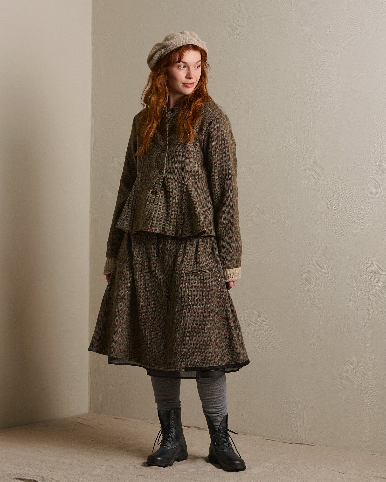 https://www.ewaiwalla.se/pub_docs/files/Ewa-i-Walla---Tilly-jacket-Henrika-skirt-Erna-socks-Basker-beret.png