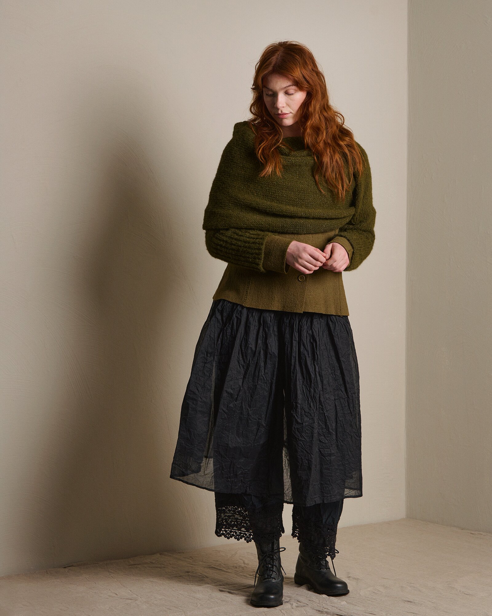 https://www.ewaiwalla.se/pub_docs/files/Ewa-i-Walla---Viktoria-jacket-Bessie-shawl-Mirva-skirt.png