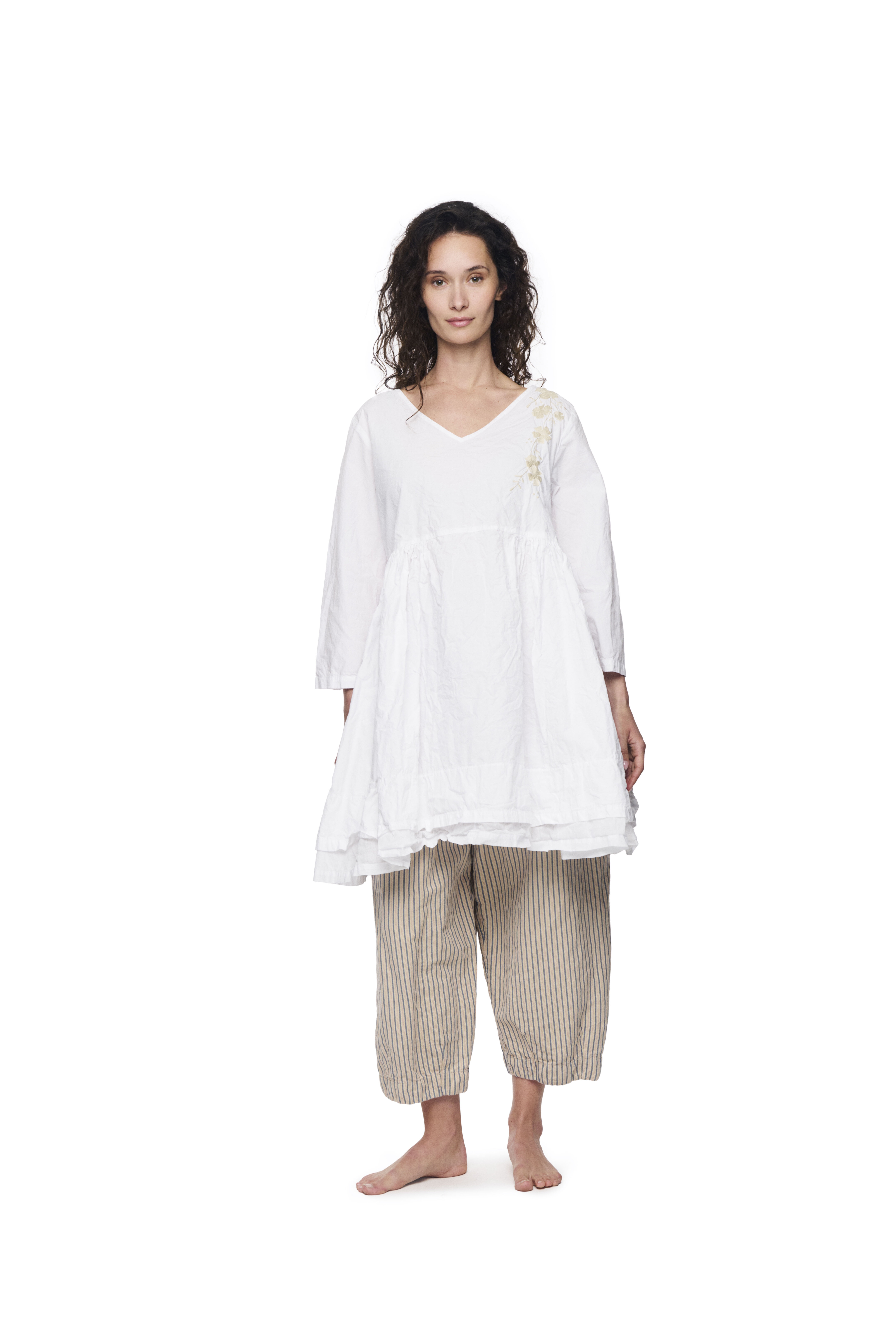 https://www.ewaiwalla.se/pub_docs/files/Ewa-i-Walla-1--Madicken-tunic-Botvi-trousers.jpg